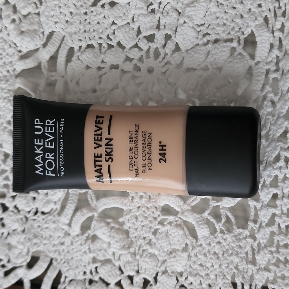 Make Up Forever Matte Velvet Foundation
